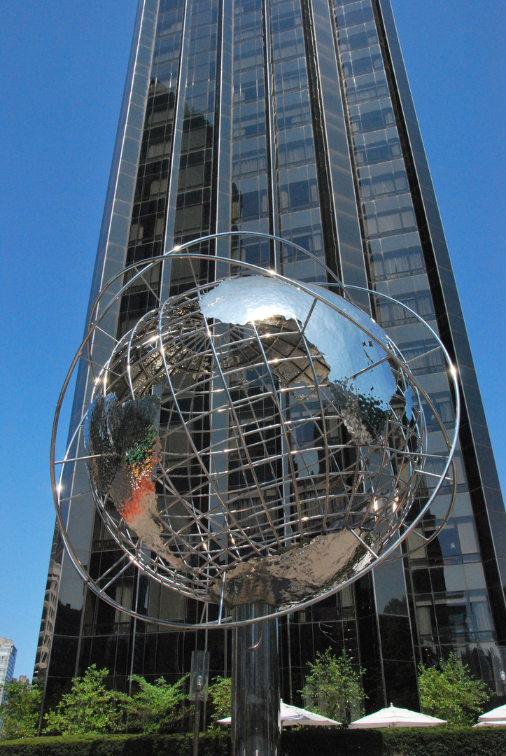 Weltkugel am Columbus Circle