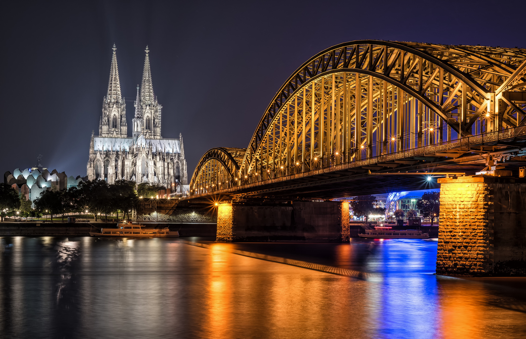 ^ Weltkulturerbe Kölner Dom mit Hohenzollernbrücke ^