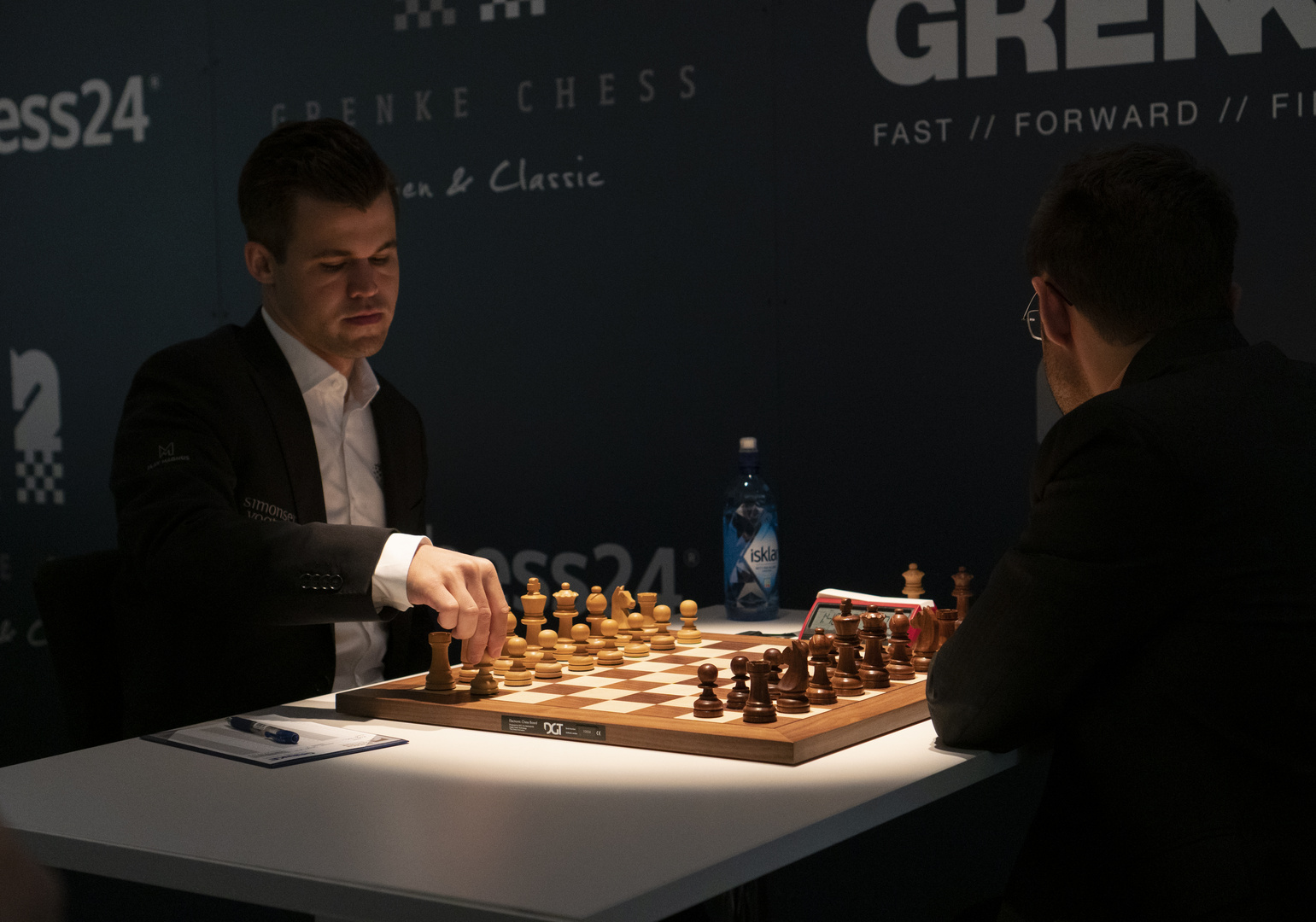 Weltmeister Magnus Carlsen vor seiner Partie gegen Levon Aronian