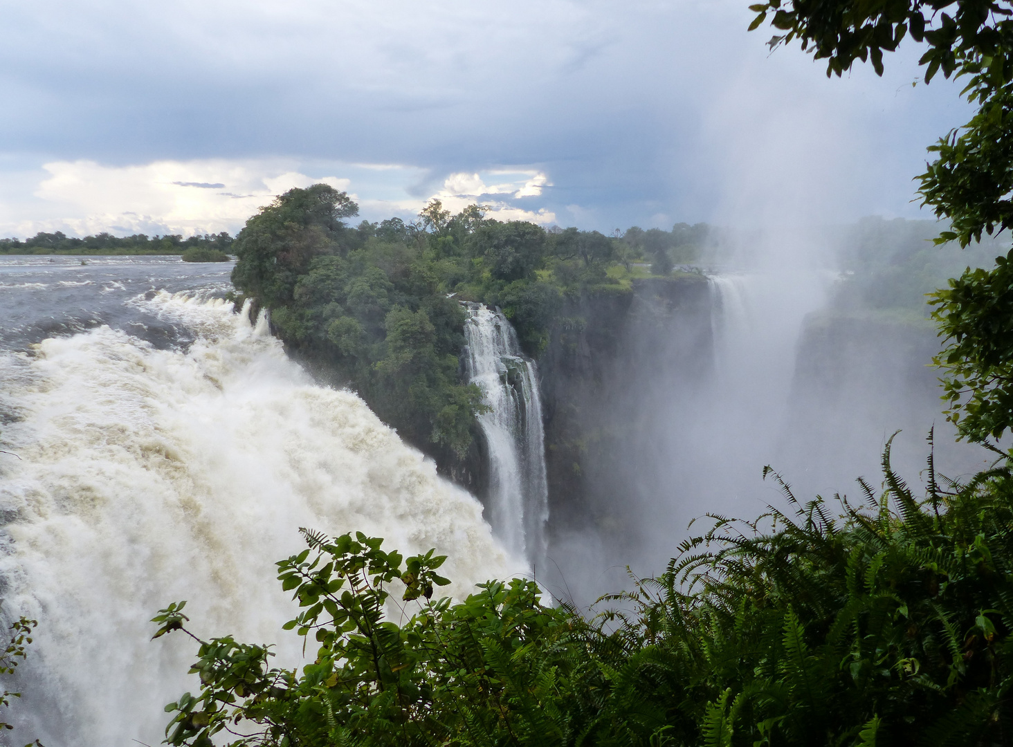 Weltnaturerbe: Victoriafälle, Seitenansicht. Zimbabwe 2018