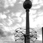 Weltzeituhr+Fernsehturm Alex -monochrome-