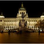 Wenceslas Square - Wenzelsplatz und Nationalmuseum bei Nacht