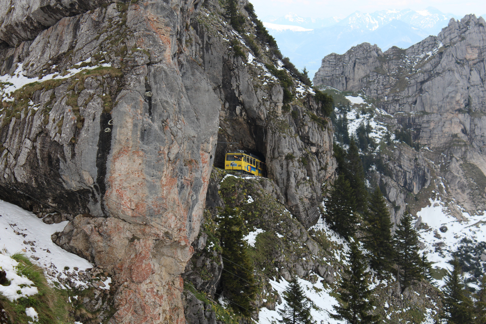 Wendelsteinbahn durch den Berg