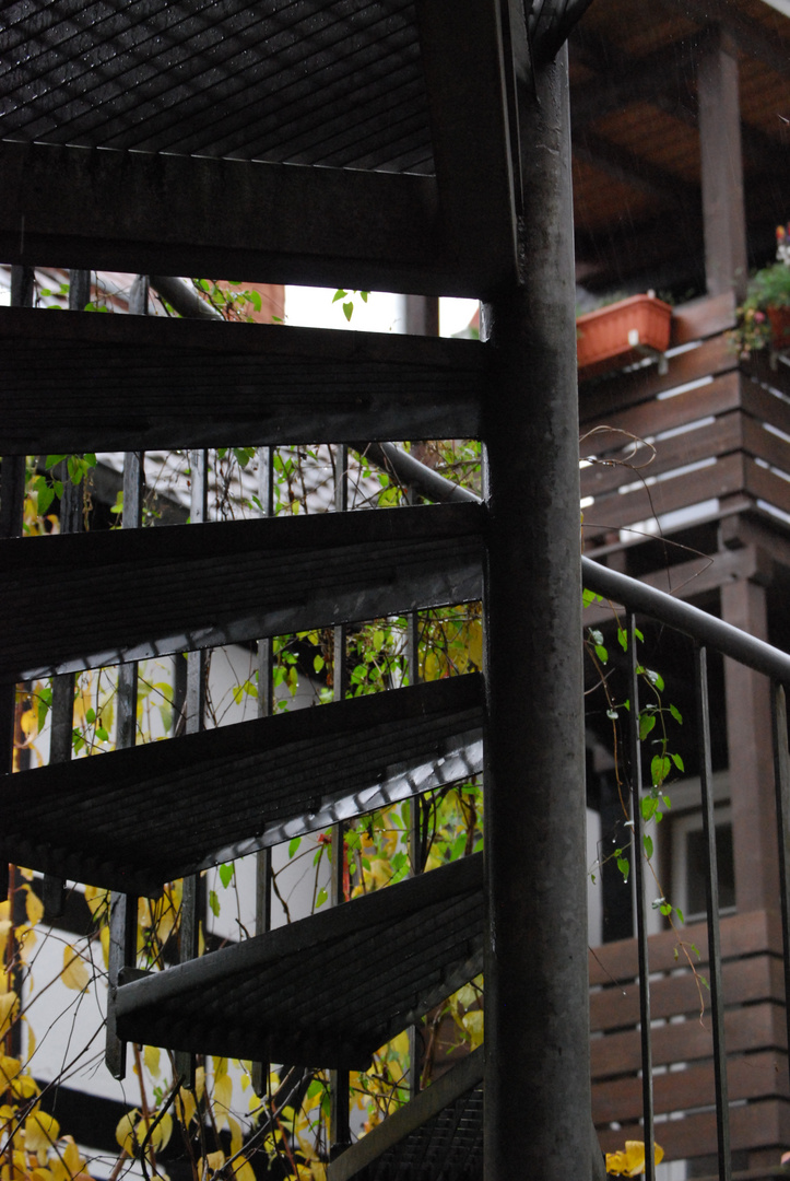 Wendeltreppe aus Metall an einem Haus in Marburg