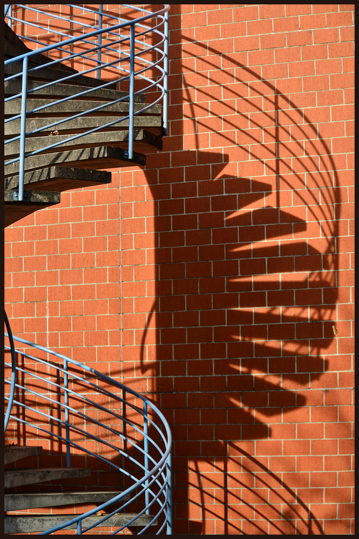 Wendeltreppe mit Schatten