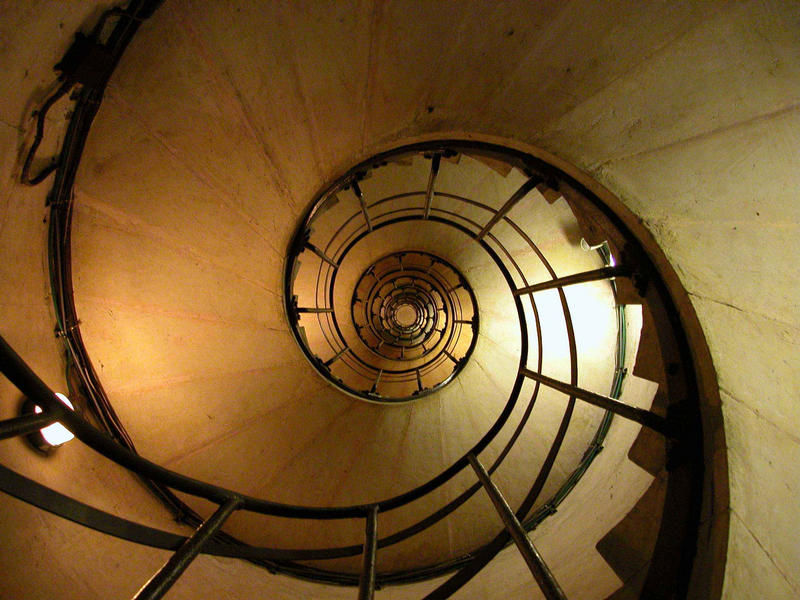 Wendeltreppe von unten, Paris, L'arc de Triomphe