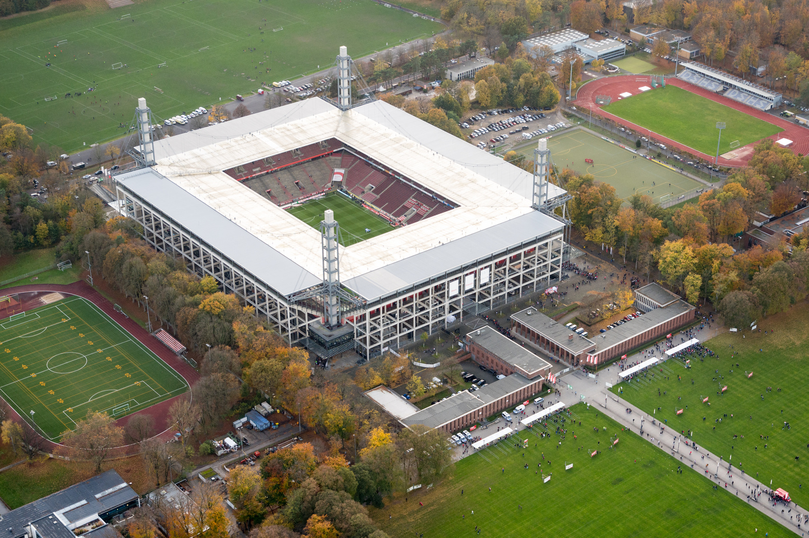 Wendepunkt Rheinenergiestadion   (21)