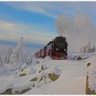 Wenige Sonnenstrahlen auf dem verschneiten Brocken