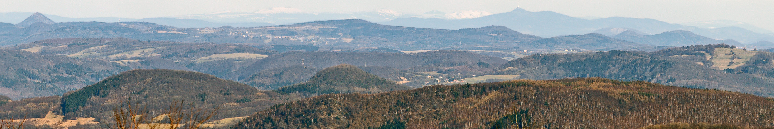 Weniger krass berbeitet die 124 km Weitsicht zur Schneekoppe