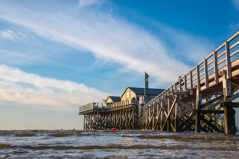 Wenn am Strand von St. Peter Ording so langsam die Sonne im Meer untergeht...