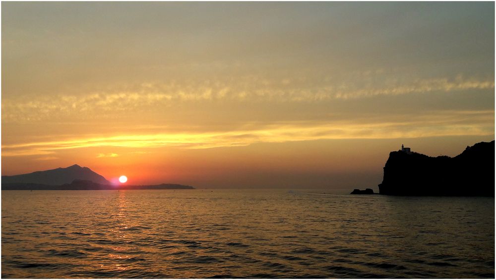 Wenn bei Capri die rote Sonne im Meer versinkt (I)