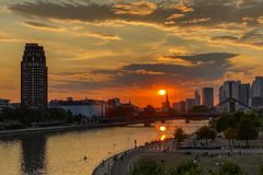 wenn bei Frankfurt die rote Sonne ...