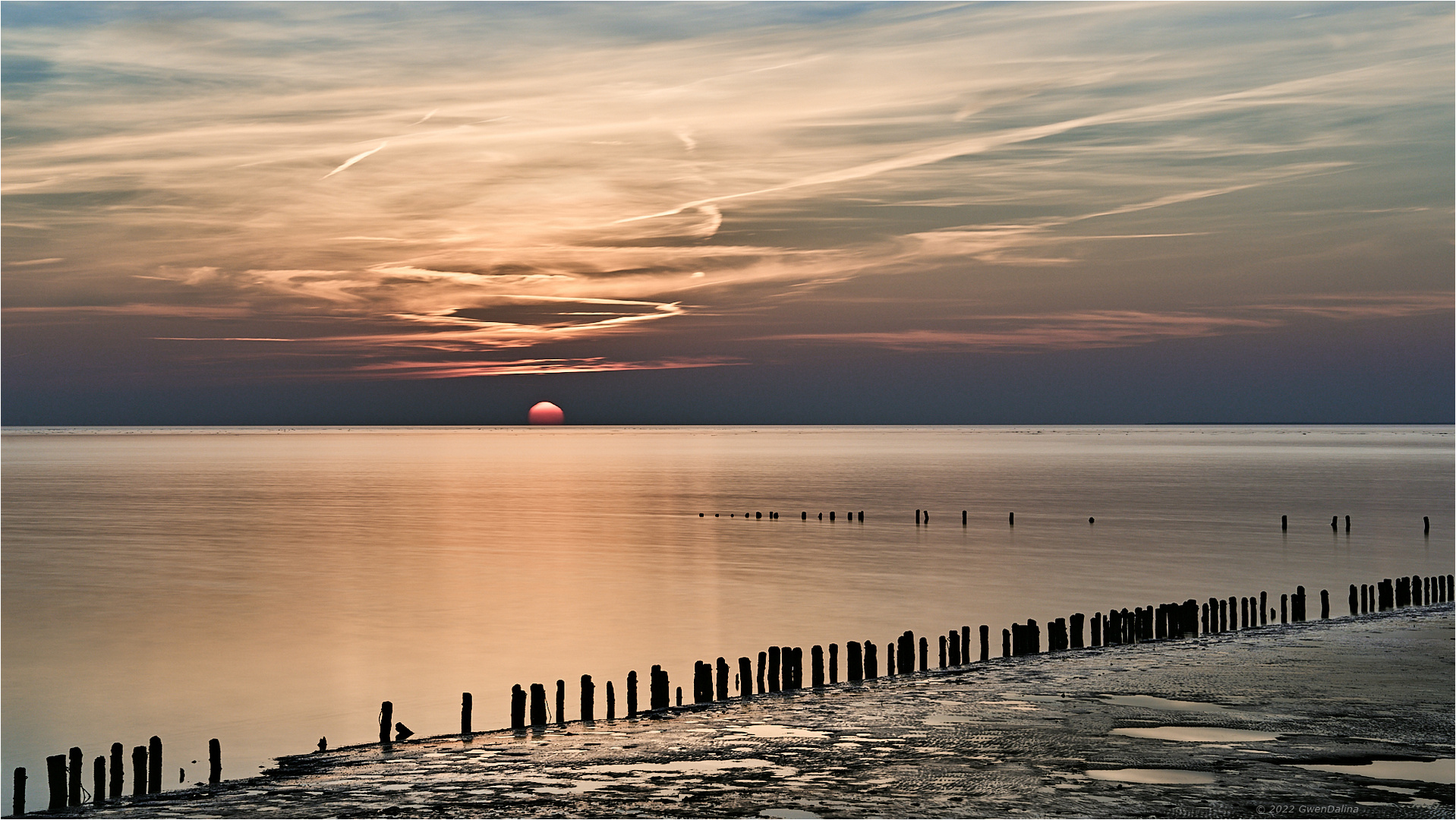 ::: Wenn bei Friesland die rote Sonne im Meer versinkt :::