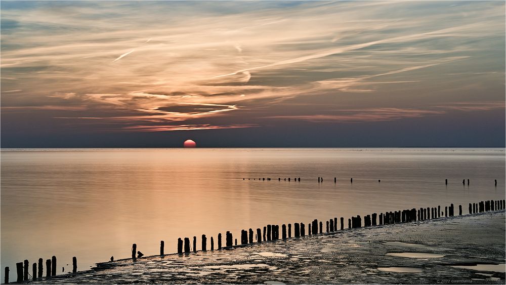 ::: Wenn bei Friesland die rote Sonne im Meer versinkt :::