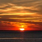 Wenn bei Langeoog die rote Sonne im Meer versinkt...