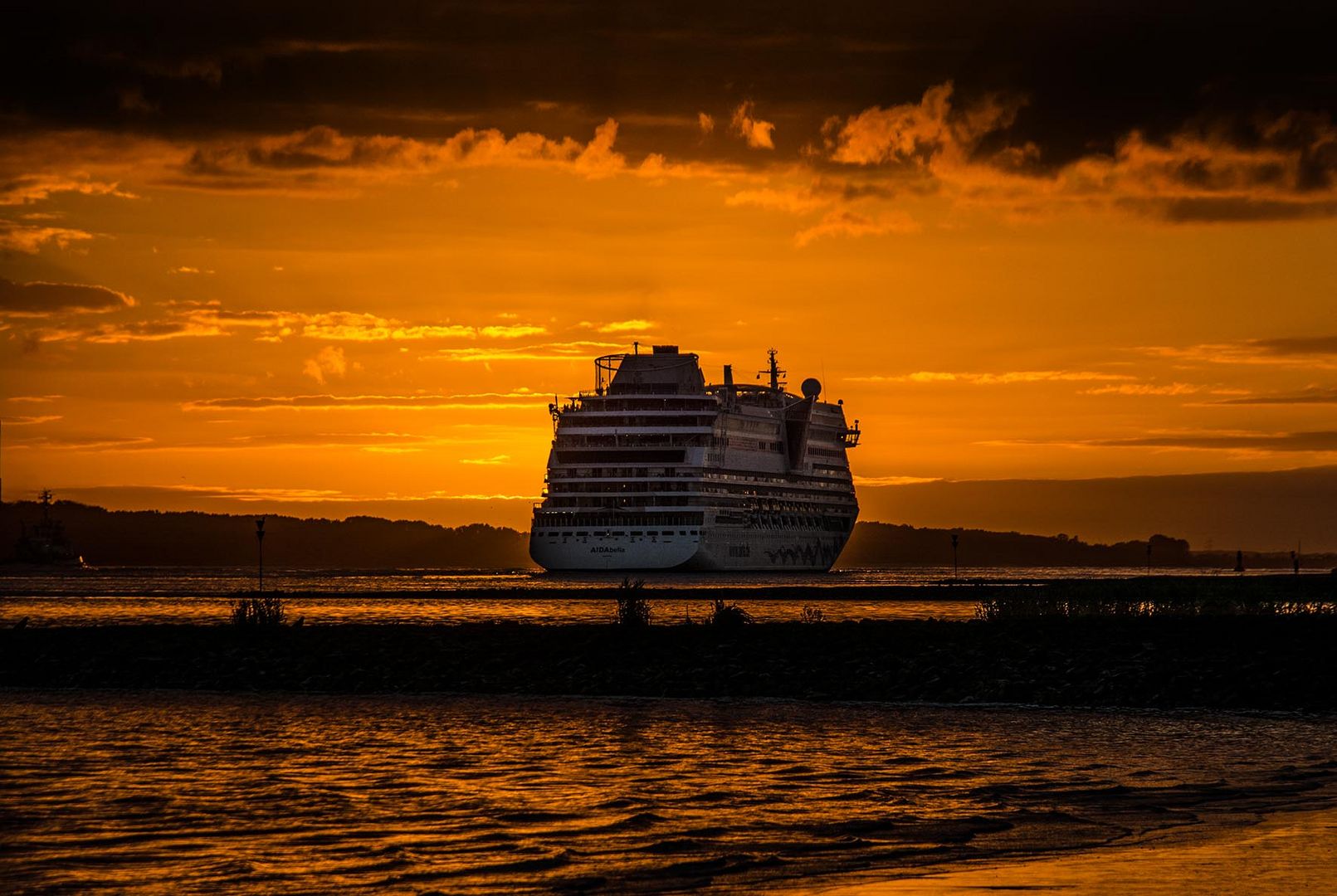 Wenn bei Wittenbergen die Aida im Meer versinkt.....