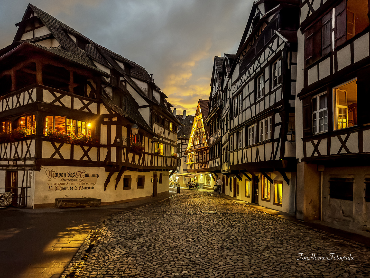 Wenn der  Abend  hereinbricht in Straßburg.