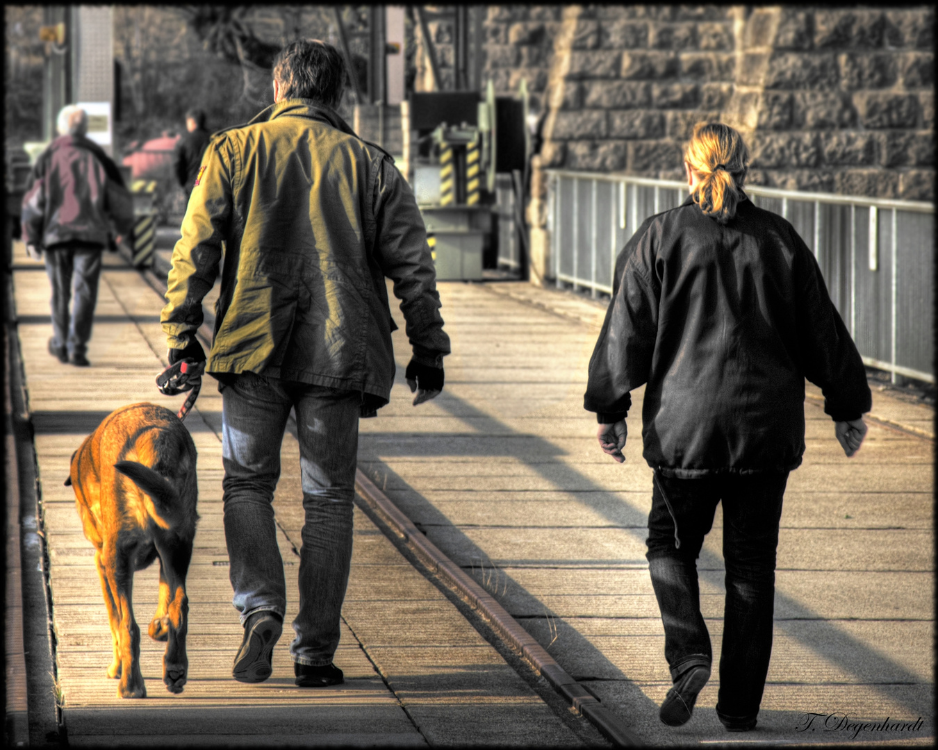 wenn der Hund über dem Partner steht