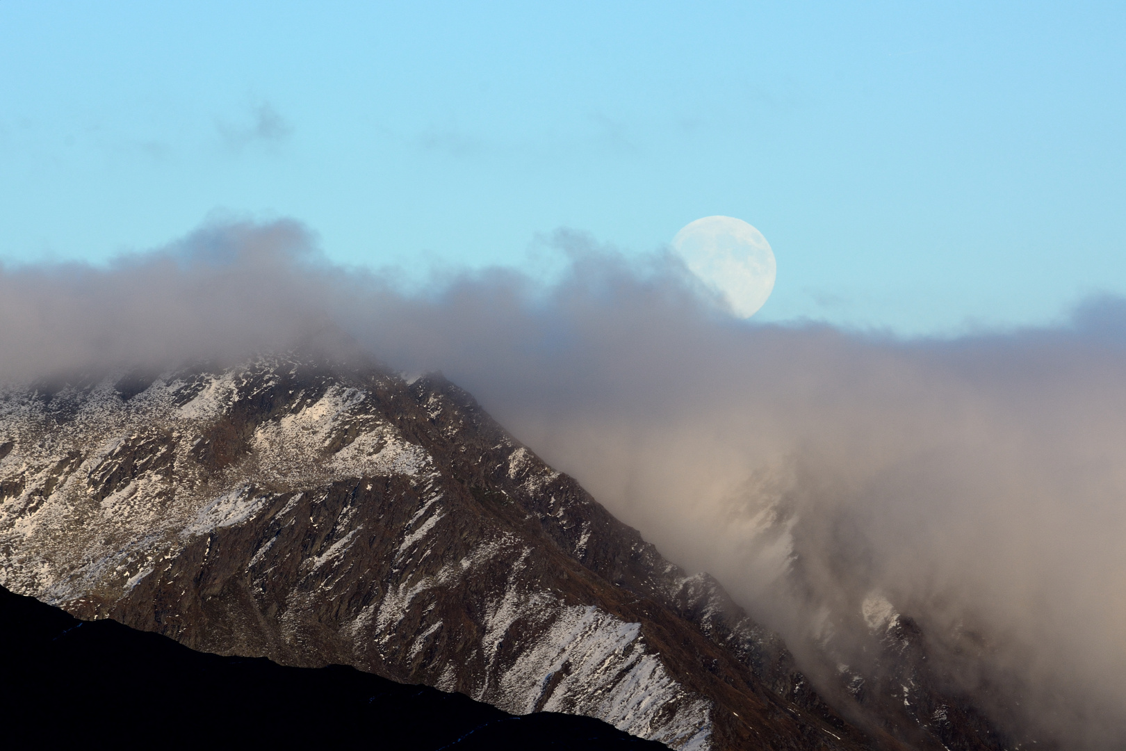 Wenn der Mond am Abend hinter den Bergen aufsteigt....