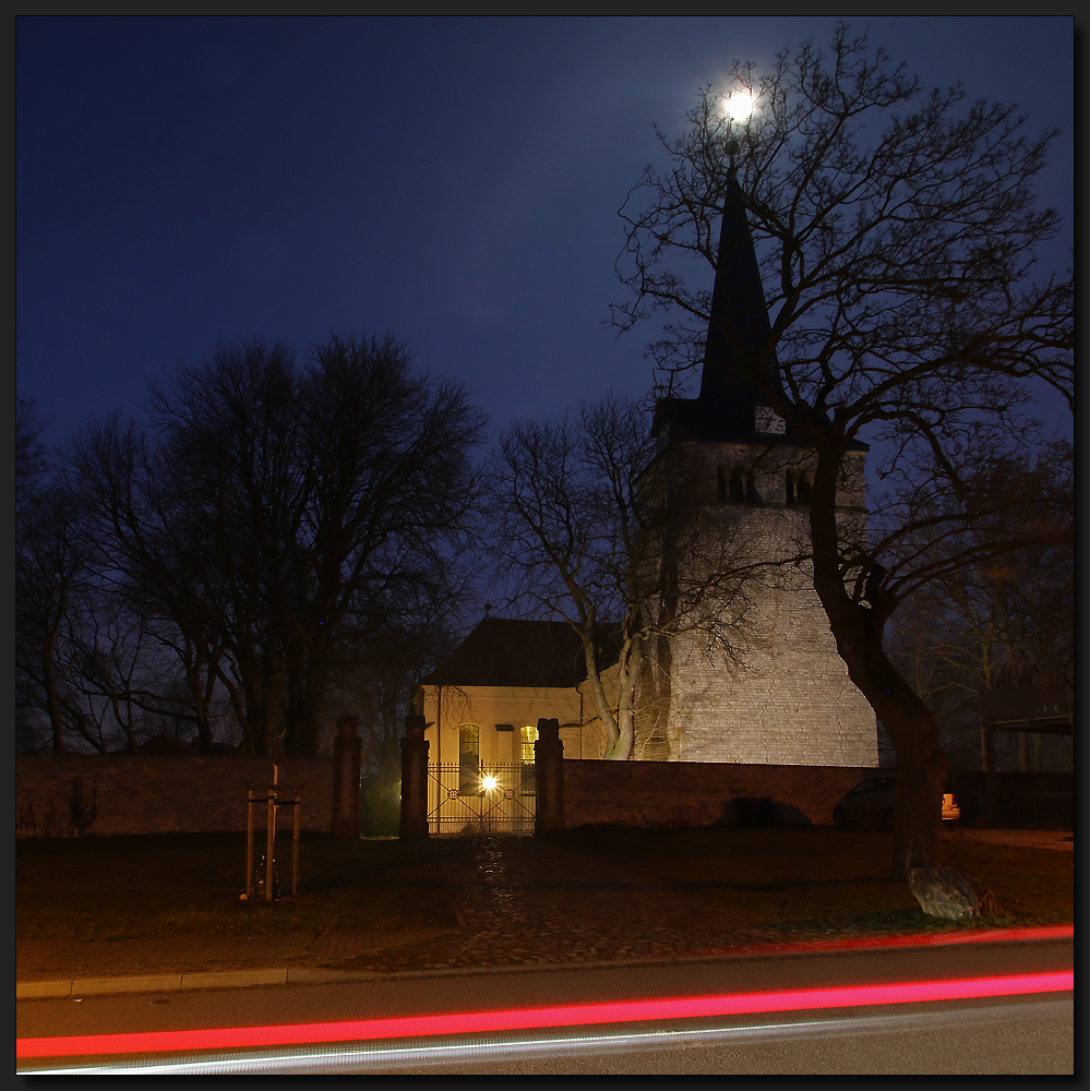 ...Wenn der Mond auf dem Kirchturm hängt...