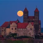 Wenn der Mond den Turm berührt