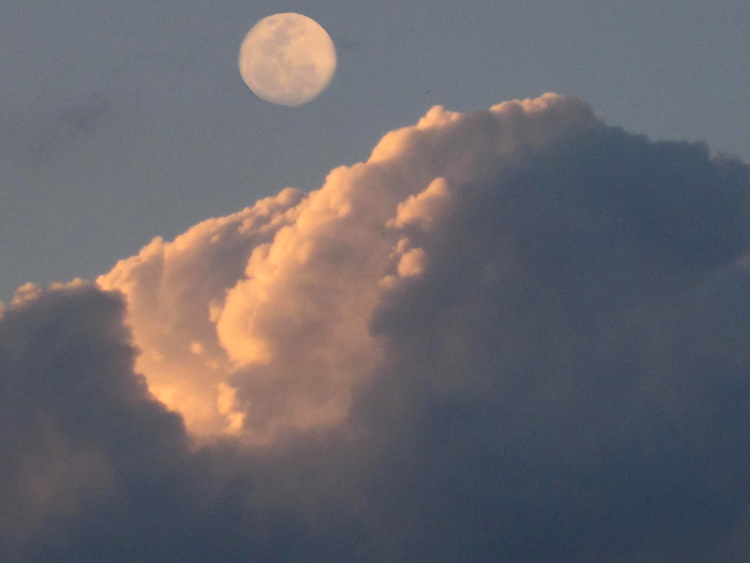 wenn der Mond die Wolken küsst