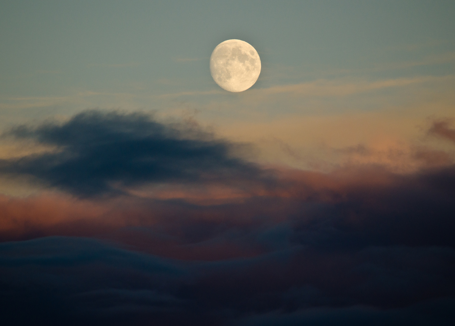 Wenn der Mond über der See aufgeht