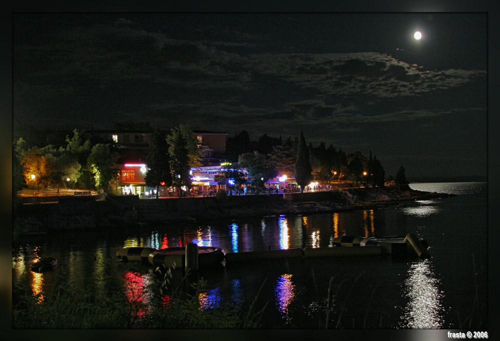 wenn der Mond und andere Lichter scheinen