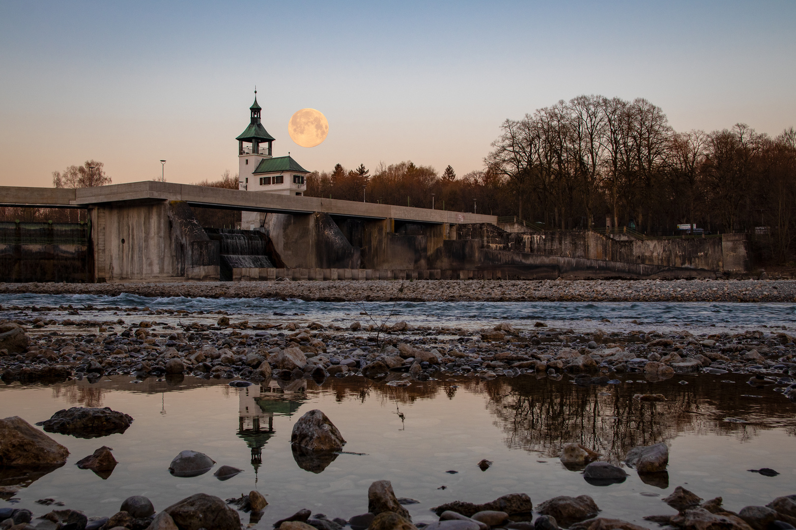 Wenn der Morgen den Supermond ablöst