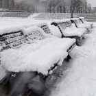 Wenn der Schnee sich auf Bänken ausruht. 