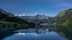 Wenn der Tag erwacht am Lungerersee