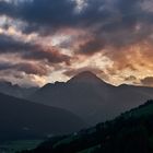 Wenn der Tag zu Ende geht, Blick auf einen Teil der Pragser Dolomten, schöner...