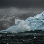 Wenn Deutschland dümpelt grau in grau, ein Eisberglein bringt her das Blau.