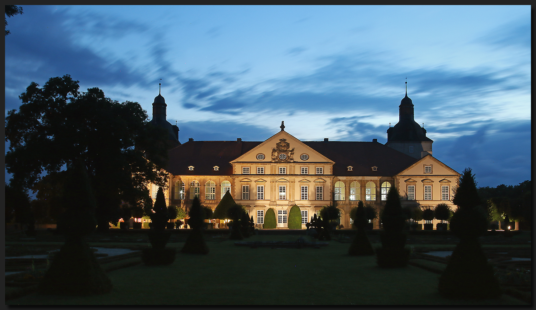 ...Wenn die Blaue Stunde mit den Wolken kämpft...