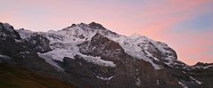 Wenn die Jungfrau morgens errötet, muß das einen besonderen Grund haben...