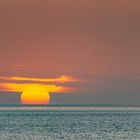 Wenn die orange Sonne im Wattenmeer versinkt ...