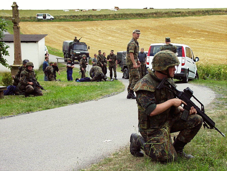 "Wenn die Soldaten ins Manöver ziehen..." (1)