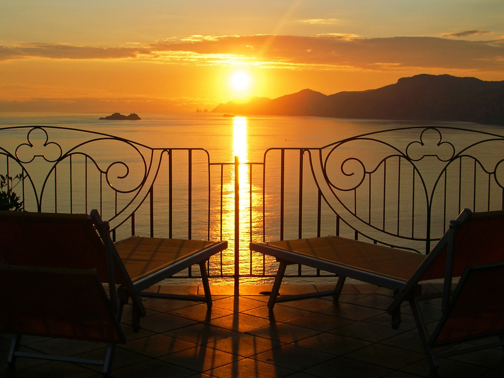 ...Wenn die Sonne bei Capri untergeht...
