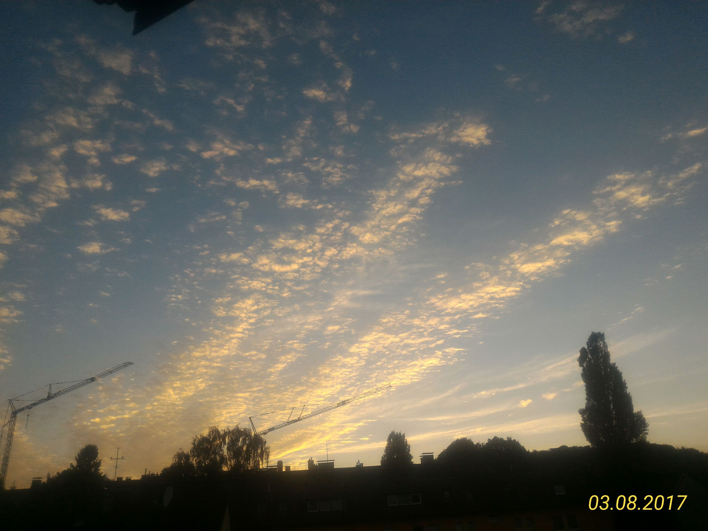 Wenn die Sonne die Wollken mitreißt