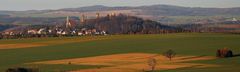 Wenn die Sonne hilft kann man in über 6 km Entfernung die Kirchturmuhr erkennen...