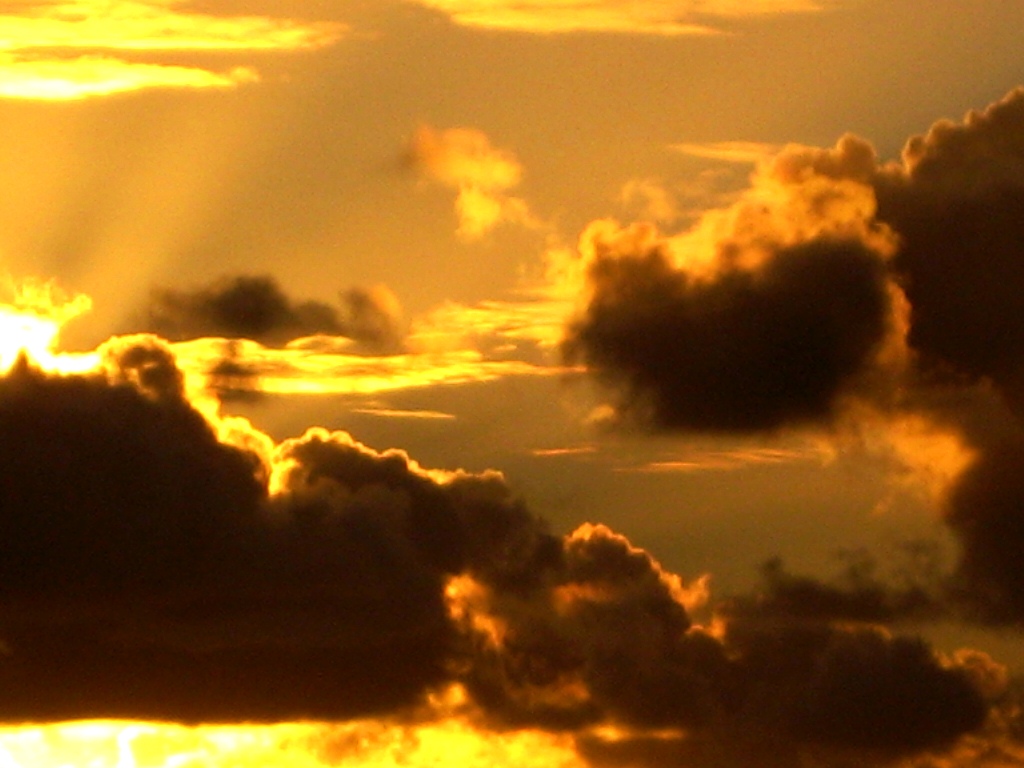 wenn die Sonne hinter den Wolken versinkt