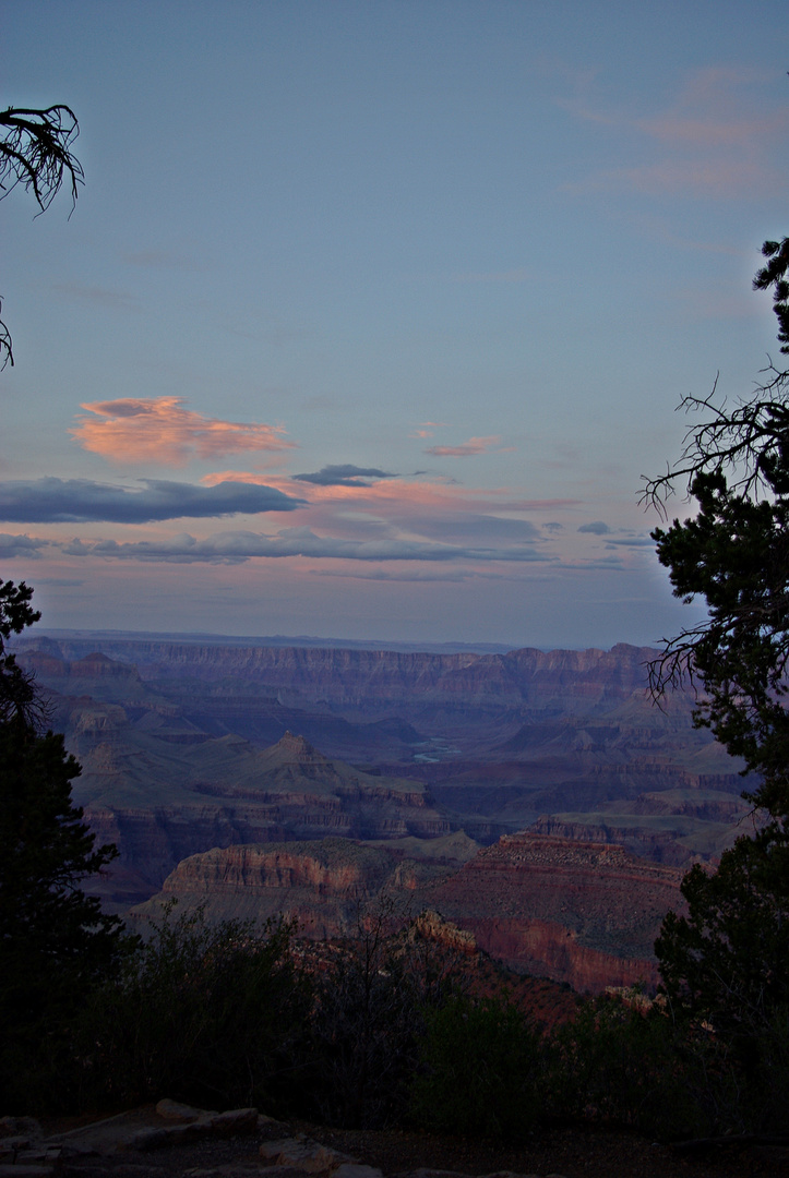 Wenn die Sonne im Canyon unter geht