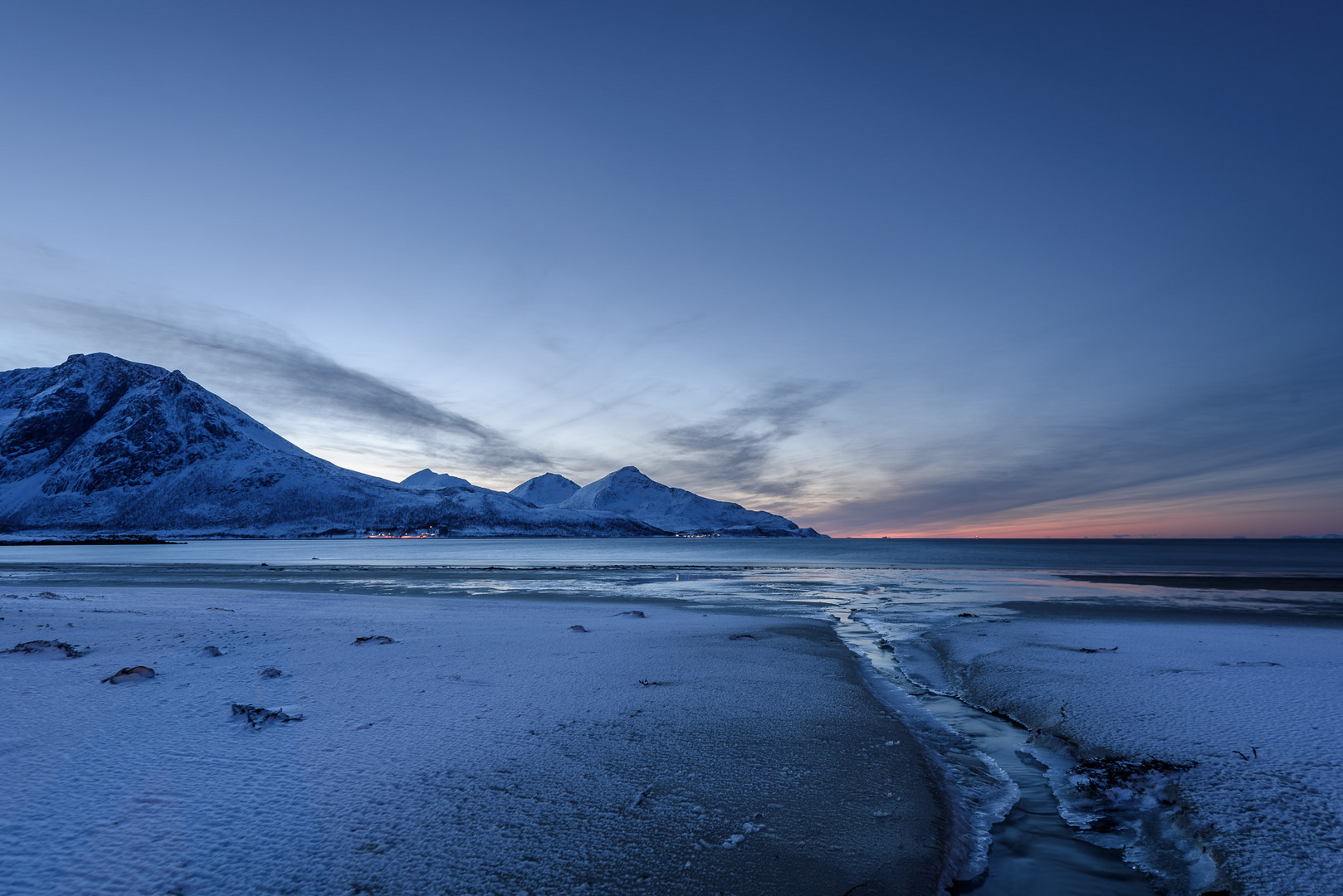 Wenn die Sonne im Nordpolarmeer versinkt