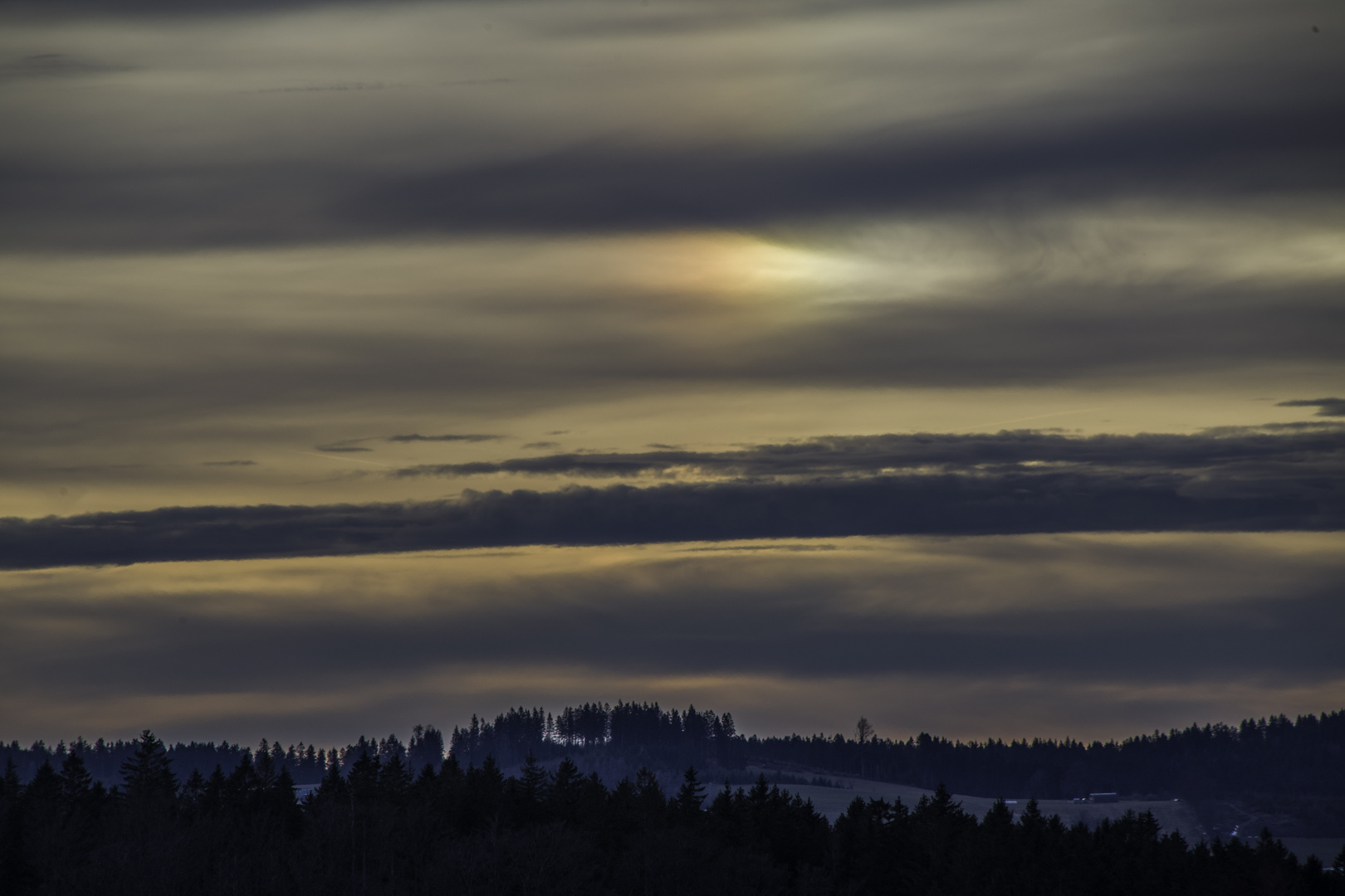 wenn die Sonne scheint, es kalt ist und bestimmte Wolken