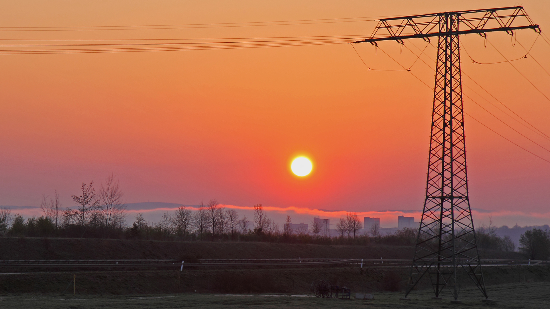 Wenn die Sonne über einem separatem Nebelmeer aufgeht...