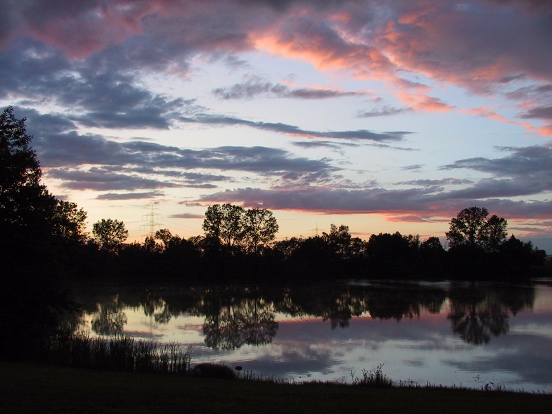 Wenn die Sonne untergeht, ist der Abend noch nicht Vorbei denn der See gehört nun uns.