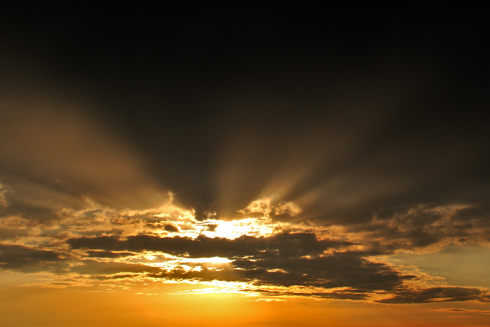 wenn die Sonnenstrahlen mit den Wolken kämpfen