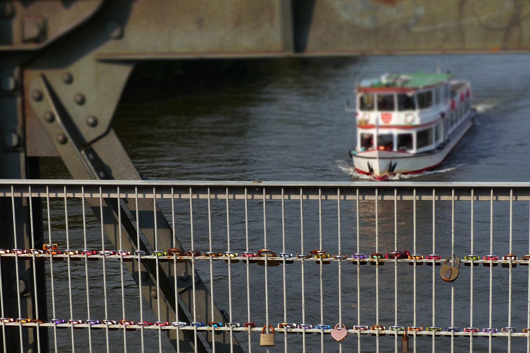 Wenn ein Schiff drunter fährt