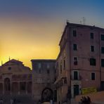 Wenn es Abend ist ... im Centro Storico von Terracina 