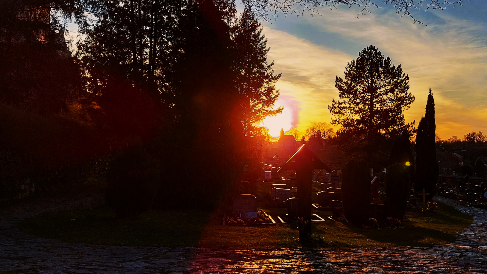 Wenn es Abend wird  -  Nicolaifriedhof in Bautzen